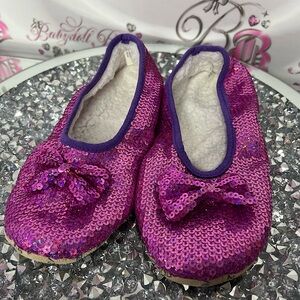 Snoozies slippers sparkly sequin holographic bow ribbon 🎀 slip on grips bottom